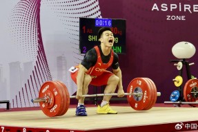 华体会登录-拉脱维亚举重选手喜获银牌，激动领奖的简单介绍